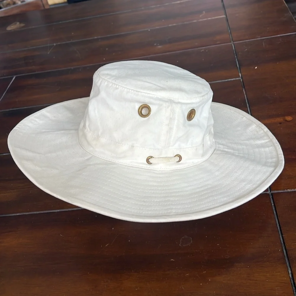 The Tilley Endurables Wide Brim Outdoor Hat Preowned - Picture 2 of 8